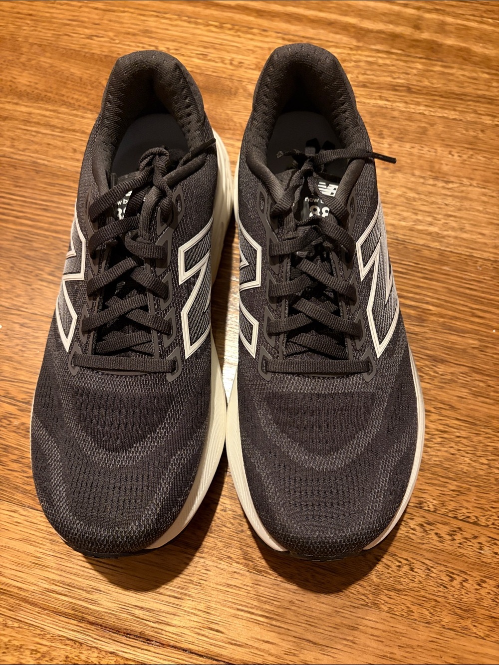 New Balance Fresh Foam X 880 Women’s Running Shoes Black White Size 8.5 - Picture 2 of 5